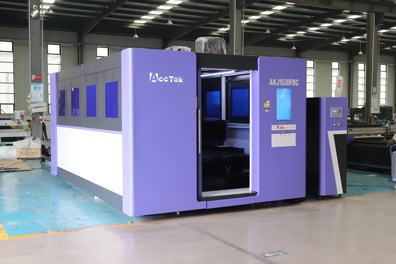 Industrial 3015 6000 watt Fibe - Industrial Fiber Laser Cutting Machine 评论和价格