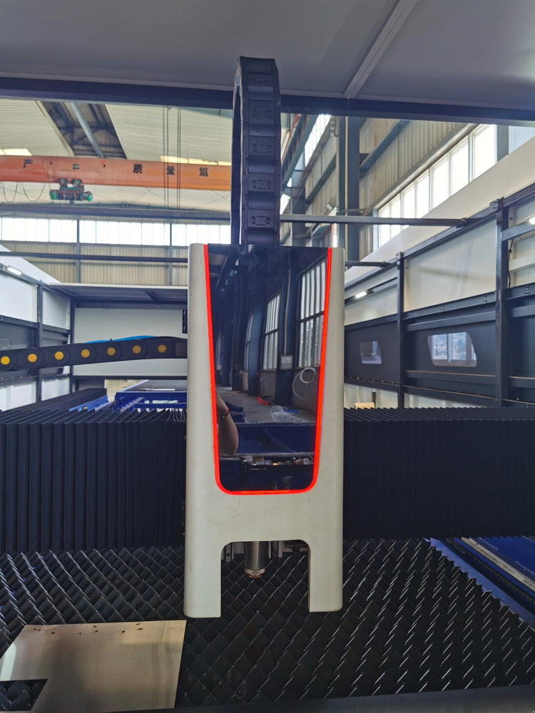 Fully Enclosed CNC Fiber Laser - Industrial Fiber Laser Cutting Machine 评论和价格